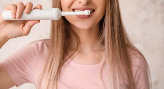 Primo spazzolino da denti elettrico