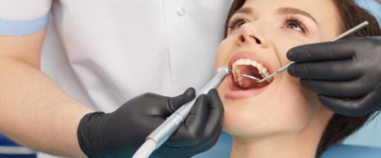 Come sgonfiare guancia dopo estrazione dente