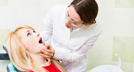 Estrazione dente con infezione sotto