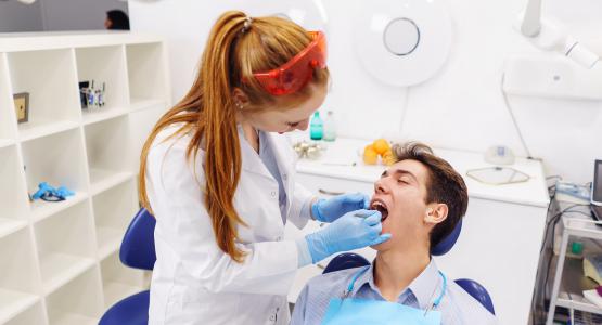 quanto costa aggiustare un dente rotto