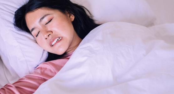 Digrignare i denti di notte